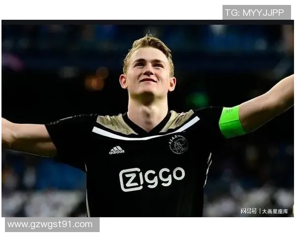 足球明星德里赫特精彩瞬间集锦与个人魅力展现的视觉盛宴 足球明星德里赫特精彩瞬间集锦与个人魅力展现的视觉盛宴