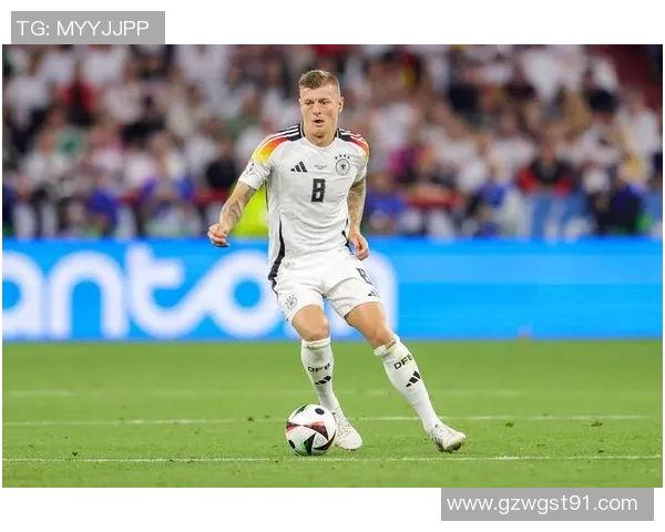 背心足球明星的精彩瞬间与风采展示尽在此处 背心足球明星的精彩瞬间与风采展示尽在此处