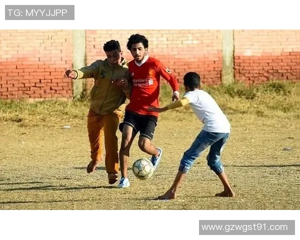 贫民区足球明星的崛起与奋斗故事:从街头到绿茵场的梦想之路 贫民区足球明星的崛起与奋斗故事:从街头到绿茵场的梦想之路