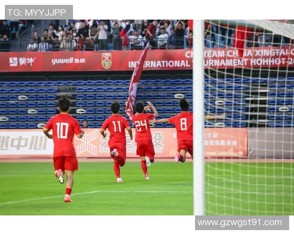 随便解说足球明星的人如何影响球迷对比赛的理解与热情